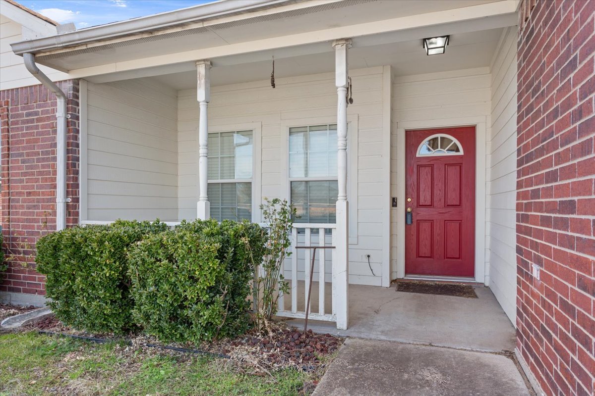Spacious Living, a Backyard Built for Enjoyment, and Paid-Off Solar Panels,